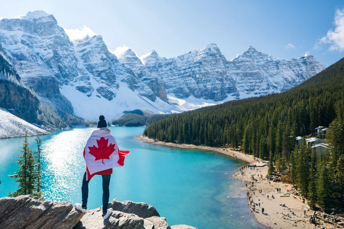 tourists-enjoying-beautiful-scenery-moraine-lake-banff-national-park-alberta-canada